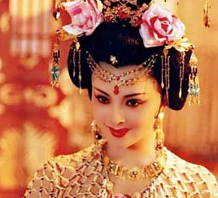 杨玉环在唐朝衰败过程中负什么责任 杨玉环真的红颜祸水吗