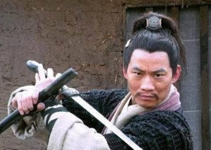 梁山真正的第一高手是谁？林冲还是武松