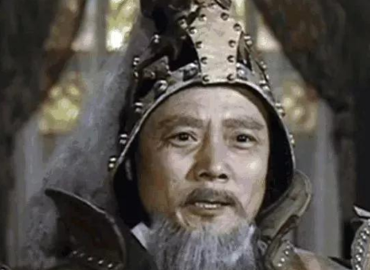 王翦功高盖主，为社么会自愿解甲归田？