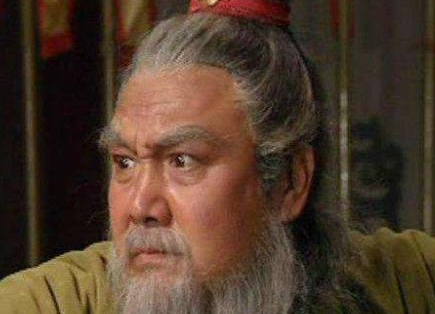 黄忠杀夏侯渊对战关羽，为什么还被成为菜鸟？