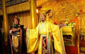 刘邦赐予萧何“带剑履上殿”的待遇，为何萧何忧心忡忡？