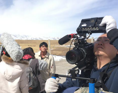 《小镇青年杀人事件》剧情主要讲了什么？什么时候上映