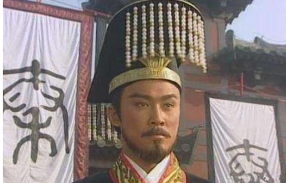 秦国谋士聪明忠心，因一条马鞭被对手利用，最后被处死