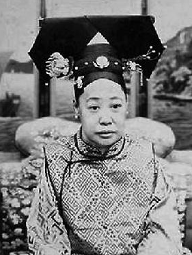 瑾妃一个失宠的妃子，却在清朝灭亡后却成为皇宫的女主人