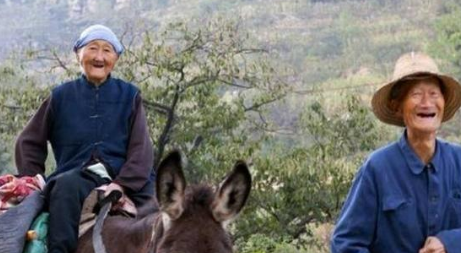 &ldquo;老不泄残精，少不食壮火&rdquo;是什么意思？这后面两句是什么？