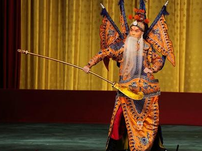 古代戏班既然有五爪龙的戏服 为什么没有被皇帝治罪呢