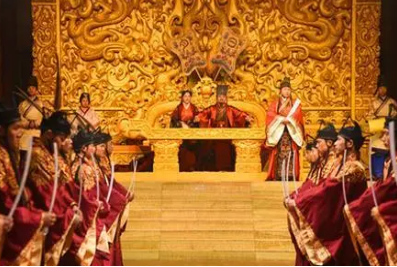 先帝驾崩后，新皇继位登基要经历哪些程序？