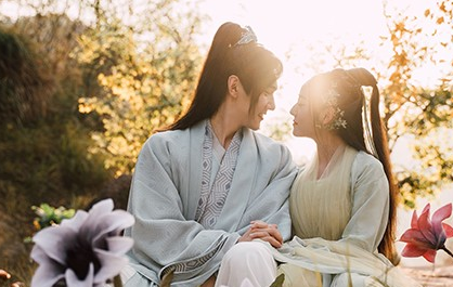 《亲爱的药王大人》是一部古装甜宠剧 改编自慕轻轻原创小说