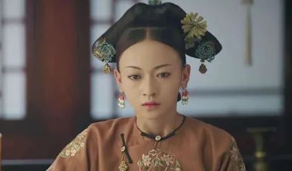 姑侄二人一起进宫，姑姑抑郁而终，侄女落水身亡