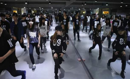 “韩流”为何短时间就在世界兴起呢？