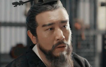为何诸葛亮在刘备活着的时候，官职都不是最高的？