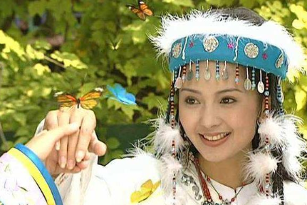 历史上真实的香妃，被哥哥献给乾隆，结局如何？