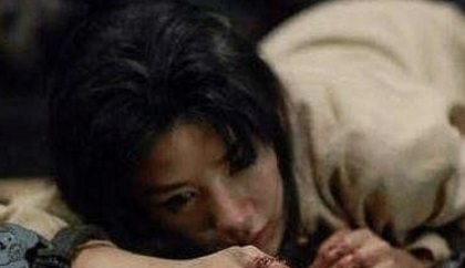 古代女刑犯斩首时，上衣真的会脱掉吗？