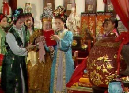 薛宝钗的“豁达”被众人称赞，真实的薛宝钗是个怎么样的人？