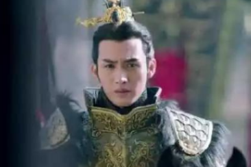 从秦王到秦始皇，嬴政忍了多少年才掌权？