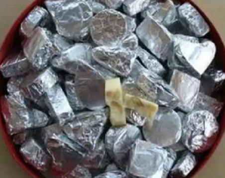 古代银子到底长什么样子 真的和电视剧演的白花花,格外的亮吗