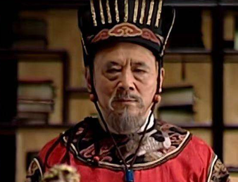 严嵩被徐阶推翻卸任首辅一职，光靠徐阶一人做不到