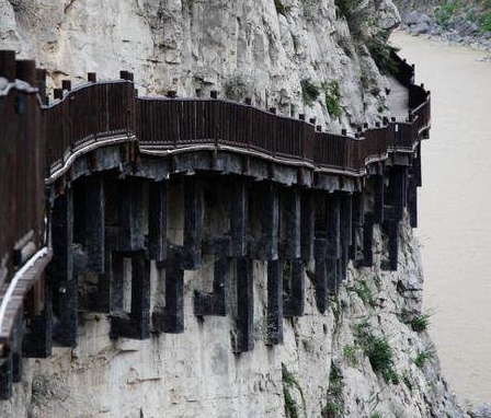 大骗子张仪是怎么出谋灭掉巴蜀的 送出六条能拉金子的牛