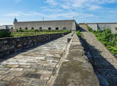 南京明城墙下面埋着聚宝盆是真的吗 这个传说是不是真的