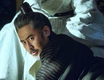 孔融为什么会以不孝之名被杀掉？他做了什么