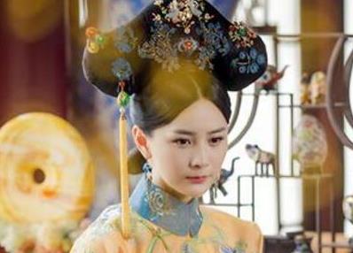 她出身显赫的正黄旗，去世时成“官女子”