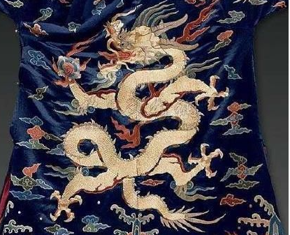 穿蟒袍的官员是什么样的？蟒袍和龙袍的区别在哪里？