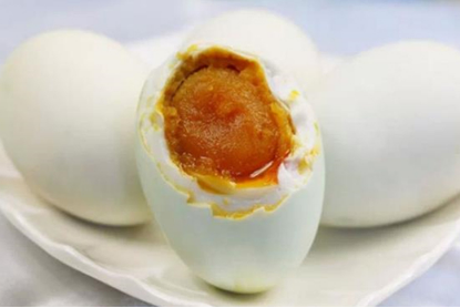 咸鸭蛋吃多了有什么坏处？吃多了会致癌吗?