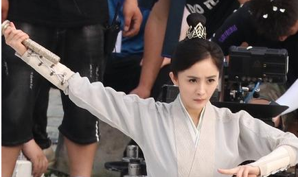 《斛珠夫人》尚未杀青，女主杨幂又接了都市闪婚剧
