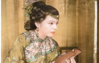 出身高贵的千金小姐，嫁给80多岁的乾隆，一生孤独