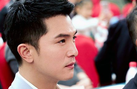 《让我听懂你的语言》是谁主演的？剧情主要讲了什么