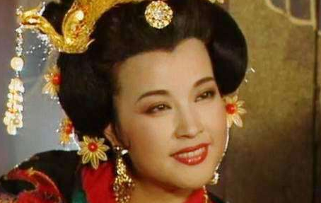 荣国夫人为什么会在四十三岁才嫁人？