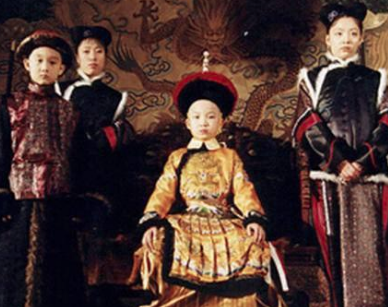 清朝为了防止外戚干权，妃子生的皇子不能自己抚养吗？