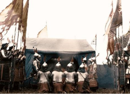 古代战场的扛旗兵，为什么要重冲在最前面？