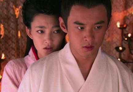 皇帝病危托孤于妃子遭拒，后来此妃被诛全族郁郁而死