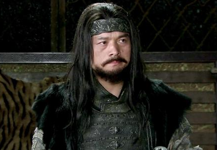 华雄除了关羽外无一应战 华雄的武艺到底有多高