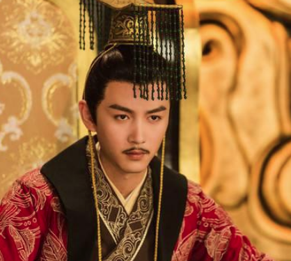 皇帝帽子上为什么要挂个帘子？原因是什么？