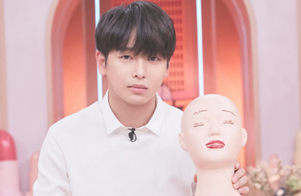 《口红王子》彭昱畅画断眉妆,坦言想改造自己直男审美?