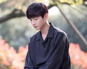 《与晨同光》将在哪个平台播出？白敬亭继陆之昂后又被虐惨