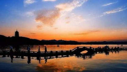 宋词之采桑子·残霞夕照西湖好赏析，该词的作者想告诉我们什么？