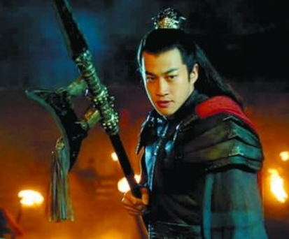 潘凤与吕布齐名 潘凤为什么会被华雄一刀就斩杀了