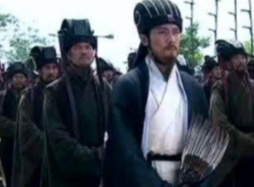 当上汉中王之后的刘备，为什么没有给诸葛亮和赵云升官？