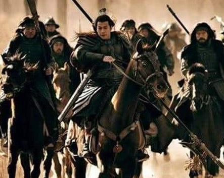 古代战马为什么要按马蹄铁 给马的脚掌上面订上铁马会不会痛