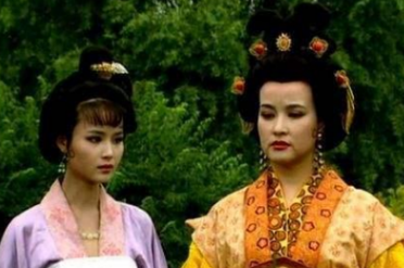 历史上的上官婉儿和武则天是什么关系？