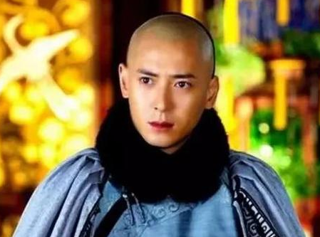 多尔衮有兵有权，他为什么当不了皇帝？背后真相是什么？