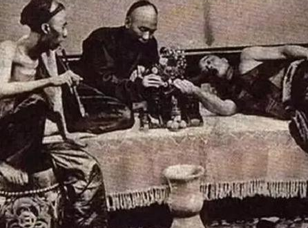 晚清时期的鸦片那么贵 穷人是怎么抽得起鸦片的