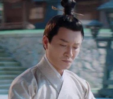 《月上重火》林轩凤和林纵星是同一个人吗？