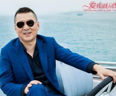 《爱我就别想太多》陈建斌饰演的是谁？演绎“隐身爱情”