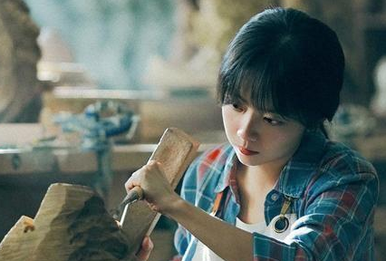 谭松韵新剧《以家人之名》即将播出，主演全是演技派