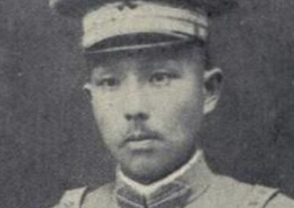 他收养孤女，长大后纳为小妾，最后却下令枪杀