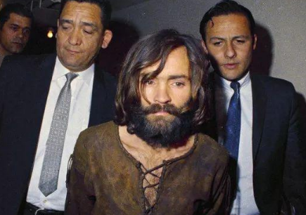 查尔斯&middot;曼森到底是一个什么样的人 他的生活是什么样子的